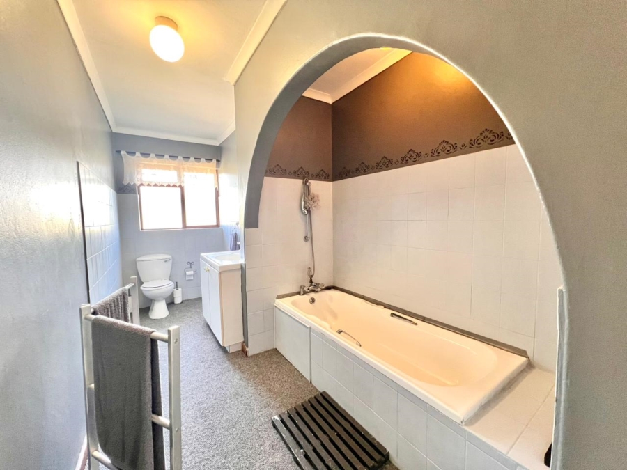 6 Bedroom Property for Sale in Ferreira Town Eastern Cape